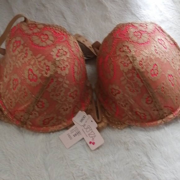 - La senza brand new Bra 38DD